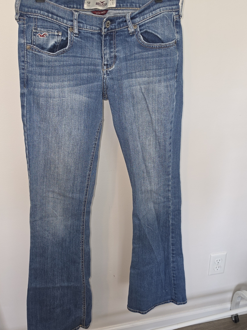 Hollister Co. low rise flare jeans in blue, size 5R #flare #lowrise #y2k